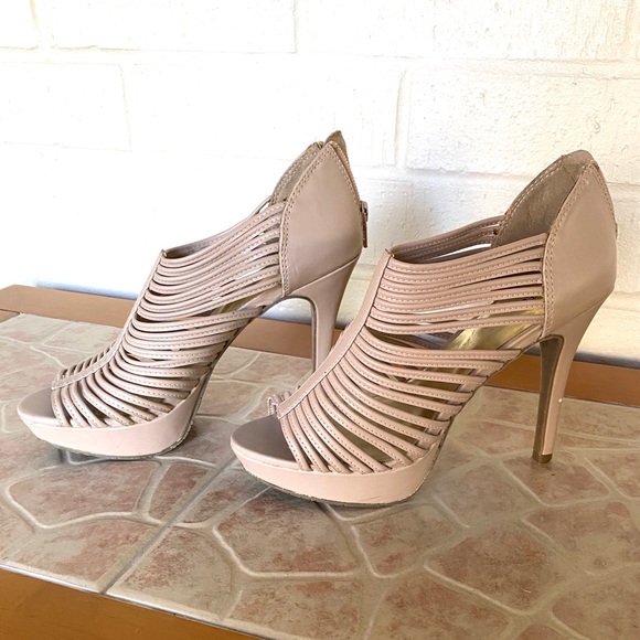 Nude Tan Strappy pumps US size 6.5, 4 inch heel - Picture 4 of 8